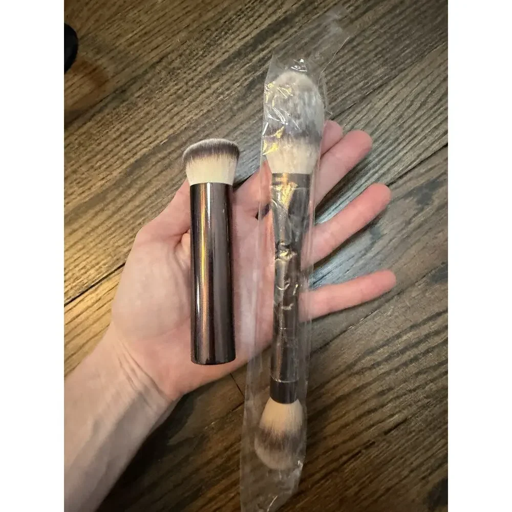 HOURGLASS Ambient Foundation Brush & Ambient Lighting Edit Brush NEW $120